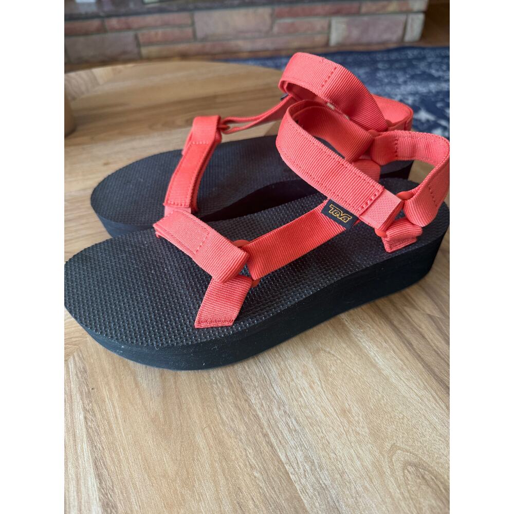 NWOT TEVA Flatform Universal Tiger Lily Orange Platform Sandals Sz. 10